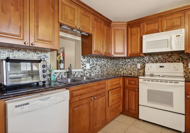 4th image of 2003 Granada Dr, Coconut Creek, FL 33066