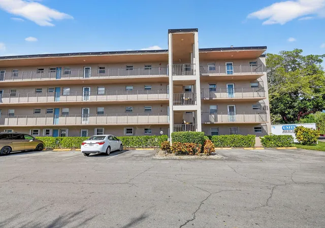2nd image of 729 Lori Dr #302, Palm Springs, FL 33461 | MLS# R11159177