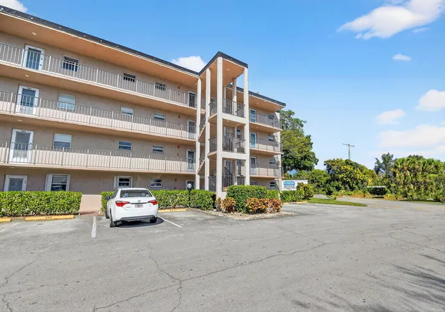3rd image of 729 Lori Dr #302, Palm Springs, FL 33461 | MLS# R11159177