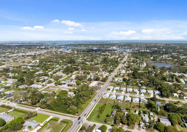 3rd image of 5161 Se Kingfish Ave, Stuart, FL 34997 | MLS# R11159260