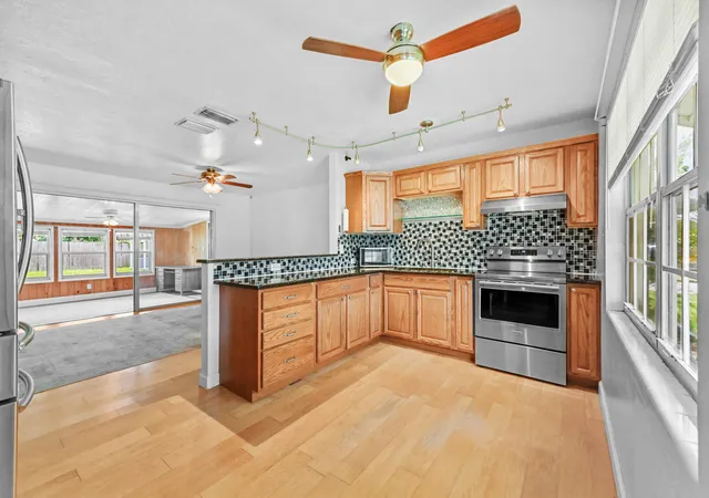 5th image of 5709 Se Indigo Ave, Stuart, FL 34997 | MLS# R11159272
