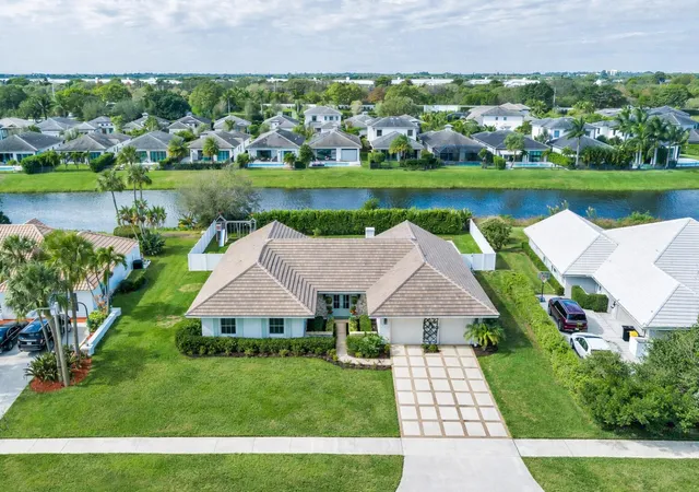 1st image of 3125 Embassy Dr, West Palm Beach, FL 33401 | MLS# R11159294