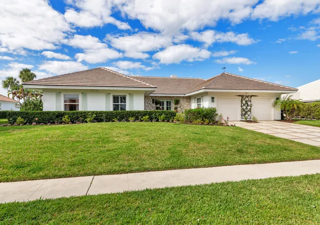 2nd image of 3125 Embassy Dr, West Palm Beach, FL 33401 | MLS# R11159294