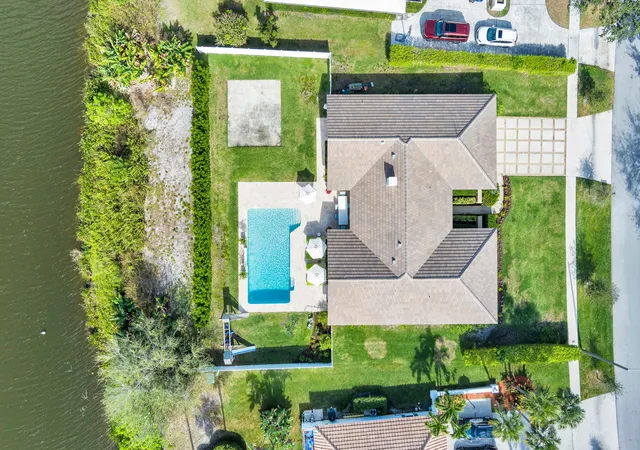 32nd image of 3125 Embassy Dr, West Palm Beach, FL 33401 | MLS# R11159294