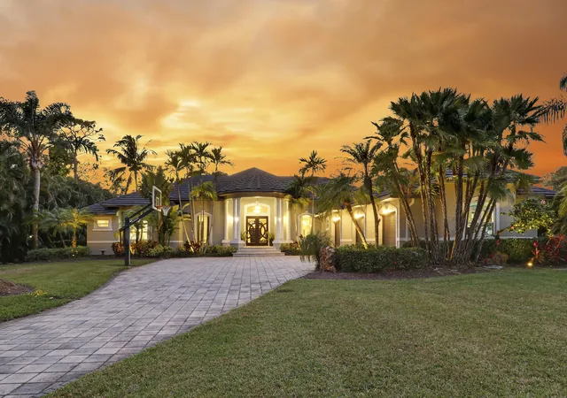 1st image of 18512 Se Old Trail Dr E, Jupiter, FL 33478 | MLS# R11159313
