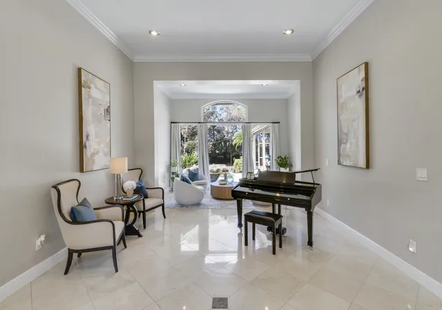 4th image of 18512 Se Old Trail Dr E, Jupiter, FL 33478 | MLS# R11159313