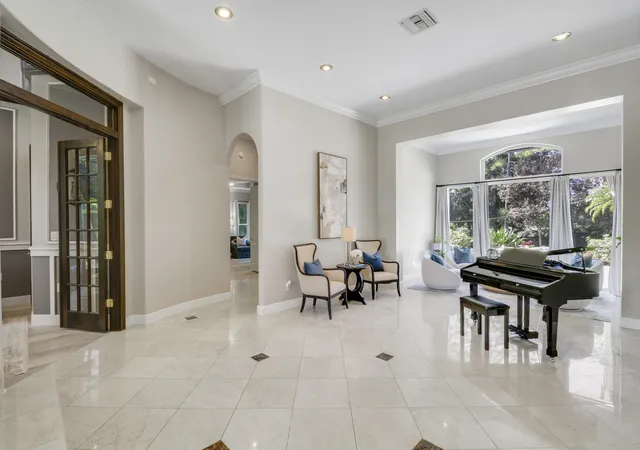 5th image of 18512 Se Old Trail Dr E, Jupiter, FL 33478 | MLS# R11159313