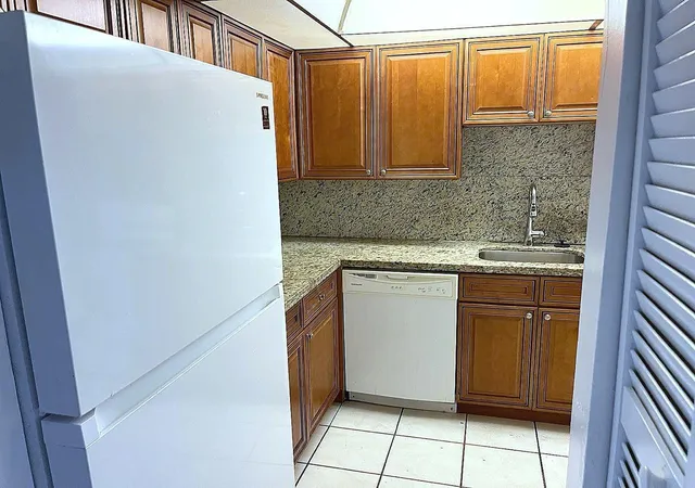 2nd image of 3490 Foxcroft Rd, Miramar, FL 33025