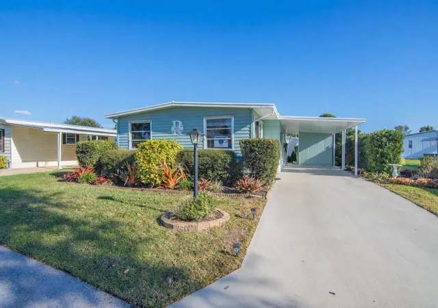 2nd image of 485 Onyx Wy, Jensen Beach, FL 34957 | MLS# R11159477