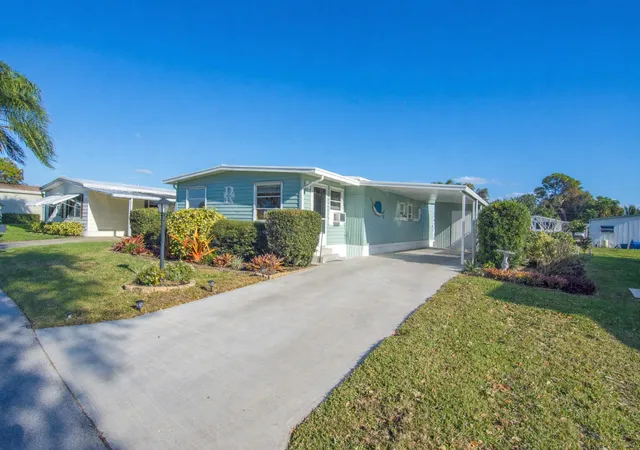 3rd image of 485 Onyx Wy, Jensen Beach, FL 34957 | MLS# R11159477