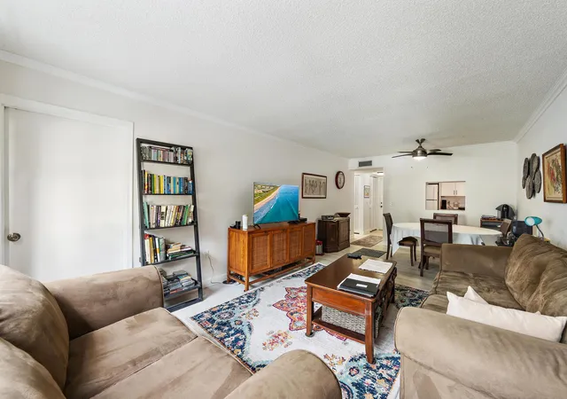 2nd image of 1516 S Lakeside Dr #207, Lake Worth Beach, FL 33460 | MLS# R11159749