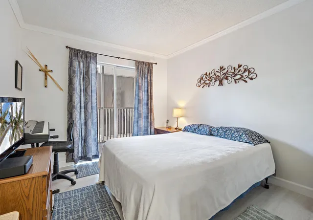 4th image of 1516 S Lakeside Dr #207, Lake Worth Beach, FL 33460 | MLS# R11159749
