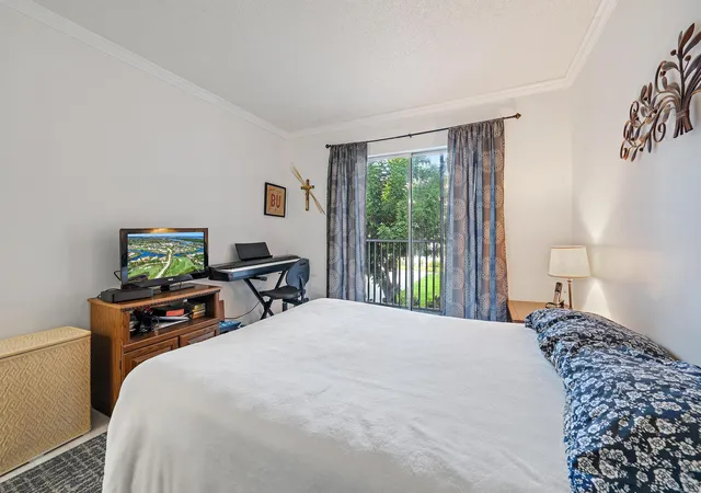5th image of 1516 S Lakeside Dr #207, Lake Worth Beach, FL 33460 | MLS# R11159749