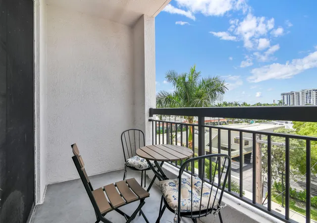 2nd image of 233 S Federal Hwy, Boca Raton, FL 33432