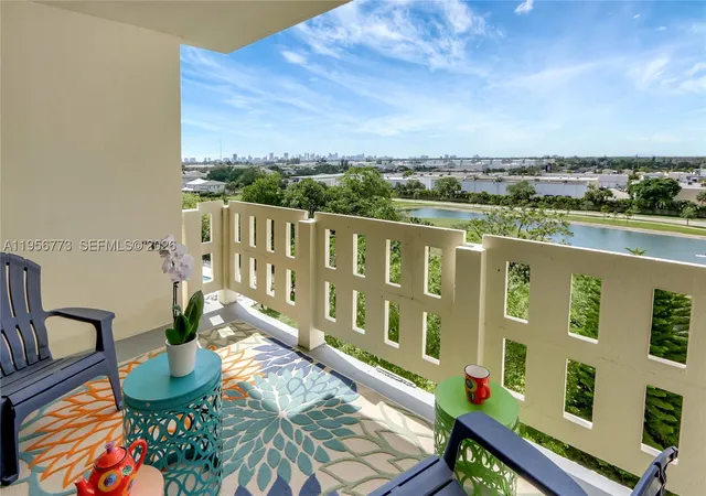 Homes for sale in Hollywood, FL | 4330 Hillcrest Dr #807, Hollywood, FL 33021 | MLS# A11956773