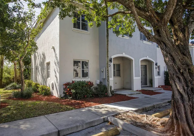 Photo 3 of Townhouse for sale at 1518 Se 31 Ct, Homestead, FL 33035 | MLS# A11953566 | Listing updated on 2026-06-17