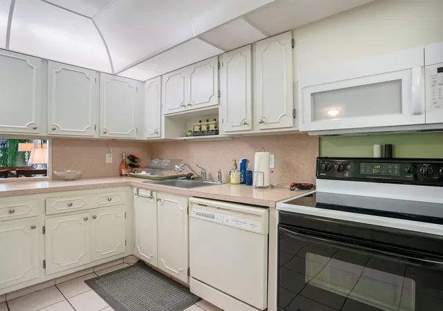 2nd image of 3090 N Course Dr #112, Pompano Beach, FL 33069 | MLS# F10549366