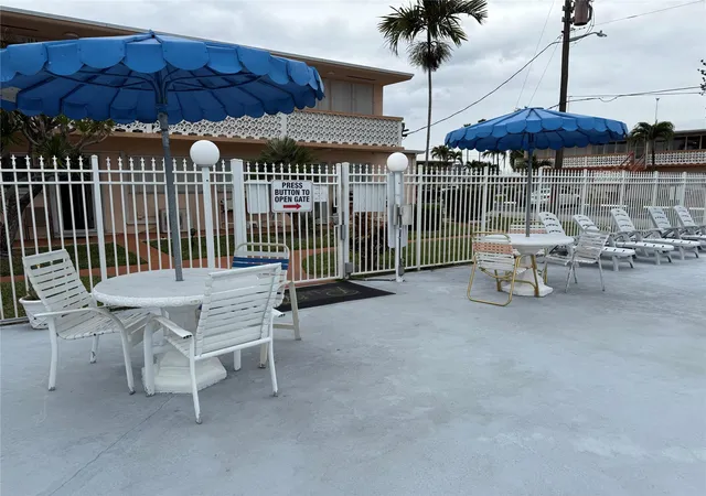 2nd image of 1000 Sw 10Th Ave, Hallandale Beach, FL 33009