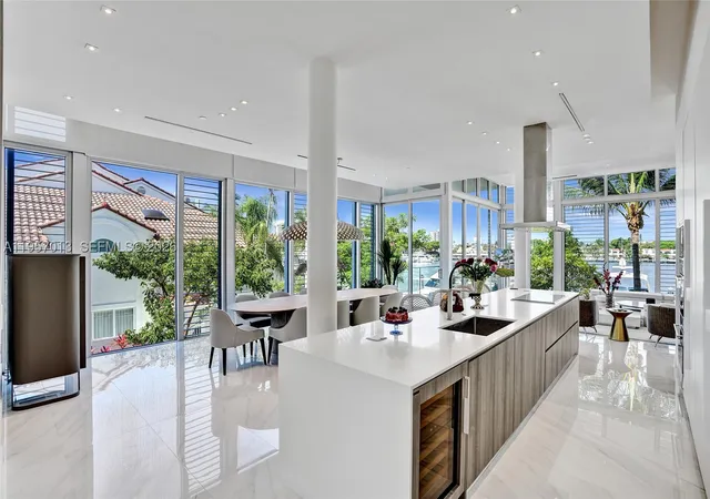 Photo 3 of Townhouse for sale at 3750 Yacht Club Dr #TH1, Miami, FL 33180 | MLS# A11957013 | Listing updated on 2026-08-22