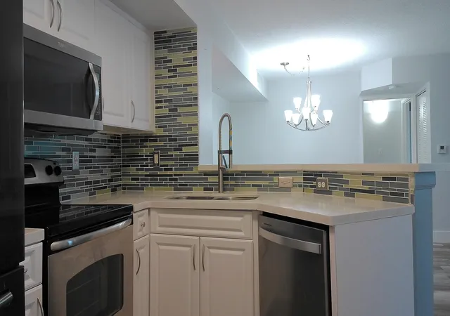 Homes for sale in Hypoluxo, FL | 1000 Scotia Dr #304, Hypoluxo, FL 33462 | MLS# R11160022