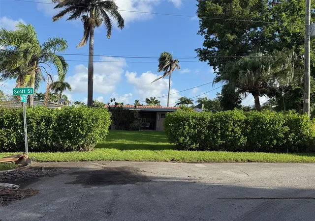 2nd image of 1526 Shenandoah St, Hollywood, FL 33020 | MLS# F10544731