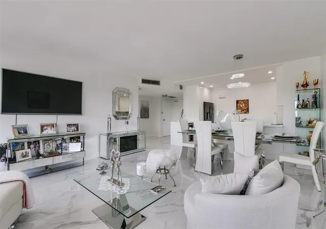 2nd image of 3333 Ne 34Th St #304, Fort Lauderdale, FL 33308 | MLS# F10549871