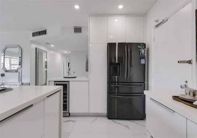 4th image of 3333 Ne 34Th St #304, Fort Lauderdale, FL 33308 | MLS# F10549871