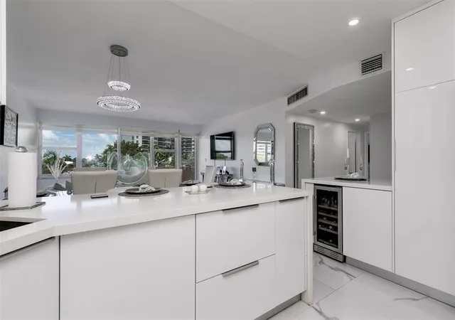 5th image of 3333 Ne 34Th St #304, Fort Lauderdale, FL 33308 | MLS# F10549871
