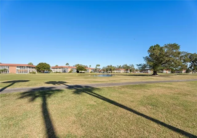 Homes for sale in Vero Beach, FL | 60 Woodland Drive, Vero Beach, FL 32962 | Houzeo