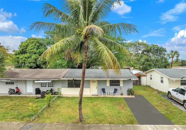 2nd image of 7021 Sw 19th Pl, Pompano Beach, FL 33068 | MLS# A11956860