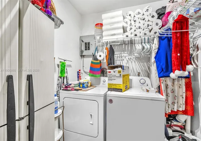 38th image of 7021 Sw 19th Pl, Pompano Beach, FL 33068 | MLS# A11956860
