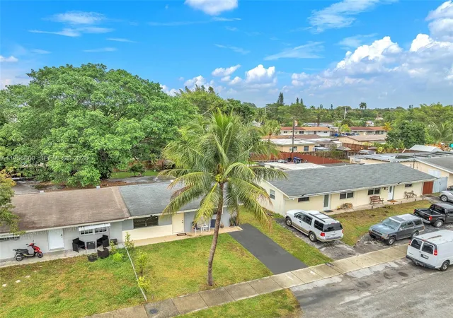 4th image of 7021 Sw 19Th Pl, Pompano Beach, FL 33068 | MLS# A11956860