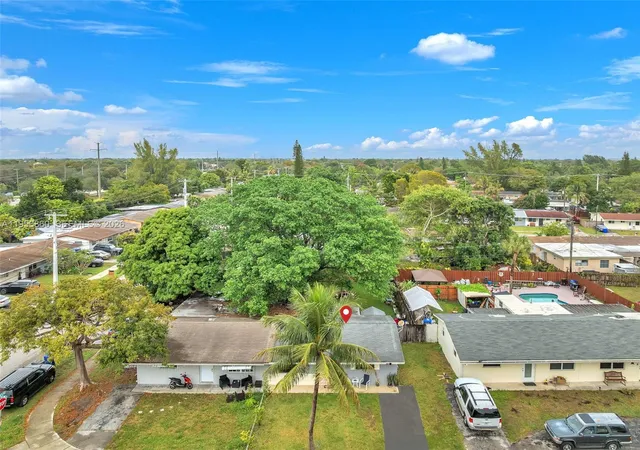 5th image of 7021 Sw 19Th Pl, Pompano Beach, FL 33068 | MLS# A11956860