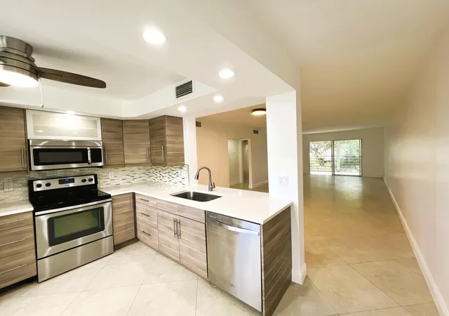 2nd image of 3001 Portofino Iss #E2, Coconut Creek, FL 33066 | MLS# F10549934
