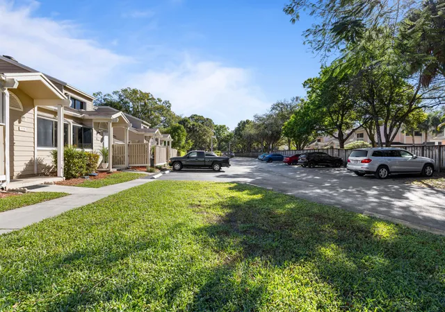 3rd image of 7176 Sportsmans Dr, North Lauderdale, FL 33068 | MLS# R11160181