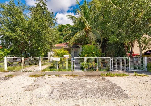 Homes for sale in Miami, FL | 2621 Nw 32Nd St, Miami, FL 33142 | MLS# F10548943