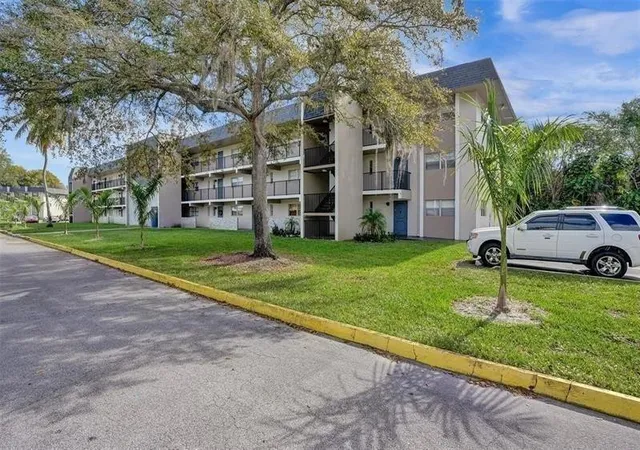 Homes for sale in Tamarac, FL | 8000 Colony Cir #201, Tamarac, FL 33321 | MLS# F10550058