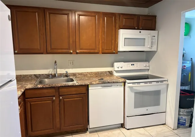 Homes for sale in Tamarac, FL | 8000 Colony Cir #201, Tamarac, FL 33321 | MLS# F10550058