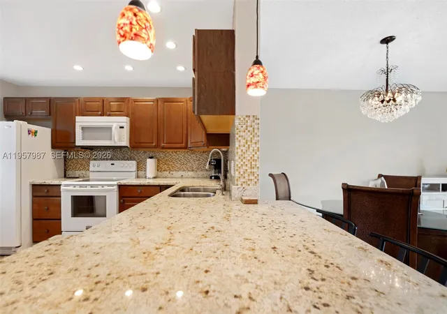 Photo 4 of Condo for sale at 1000 Ne 14Th Ave #602, Hallandale Beach, FL 33009 | MLS# A11957987 | Listing updated on 2026-09-24