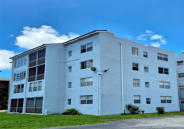 Homes for sale in Lauderdale Lakes, FL | 2840 Somerset Dr #208m, Lauderdale Lakes, FL 33311 | MLS# F10550078