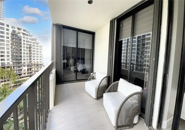 Photo 4 of Condo for sale at 520 Brickell Key Dr #A1010, Miami, FL 33131 | MLS# A11951683 | Listing updated on 2026-09-30