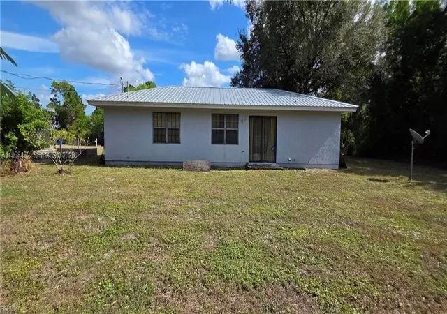 19th image of 5036 E Tradewinds Cir, La Belle, FL 33935 | MLS# A11958432