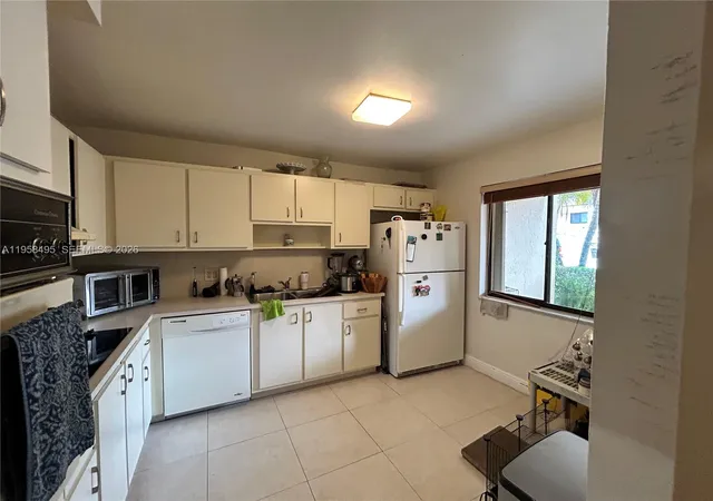 Homes for sale in Weston, FL | 16441 Blatt Blvd, Weston, FL 33326 | Houzeo