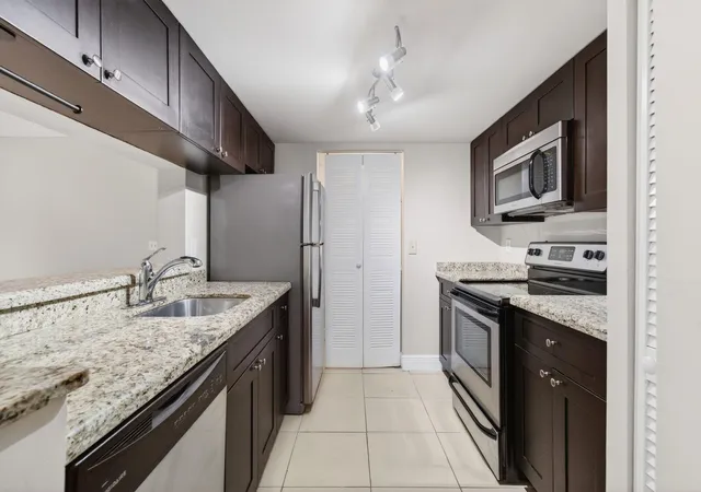 5th image of 9901 Westview Dr, Coral Springs, FL 33076