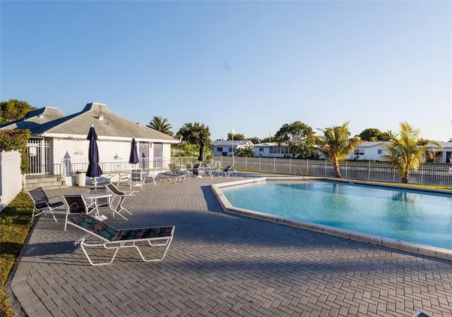 Homes for sale in Tamarac, FL | 8205 Nw 61st Street, Tamarac, FL 33321 | Houzeo