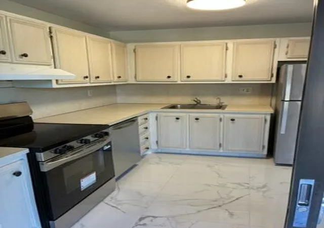 4th image of 661 Ne 195Th St, Miami, FL 33179