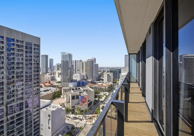 3rd image of 398 Ne 5Th St #2017, Miami, FL 33132 | MLS# F10546420