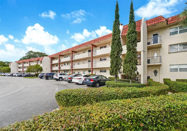 1st image of 300 S Hollybrook Dr #302, Pembroke Pines, FL 33025 | MLS# F10550260