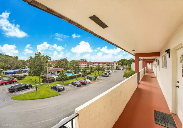 2nd image of 300 S Hollybrook Dr #302, Pembroke Pines, FL 33025 | MLS# F10550260