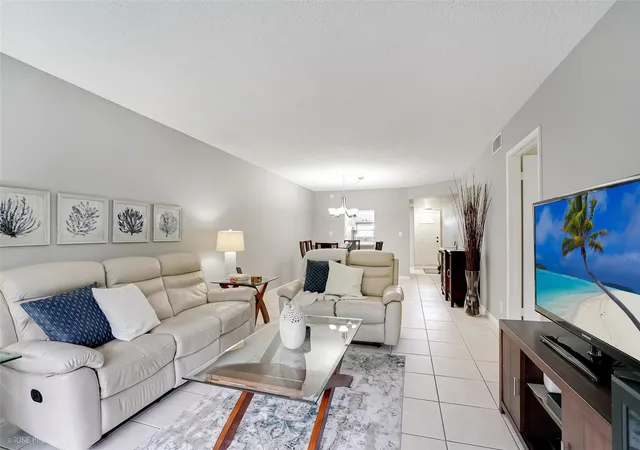 3rd image of 300 S Hollybrook Dr #302, Pembroke Pines, FL 33025 | MLS# F10550260